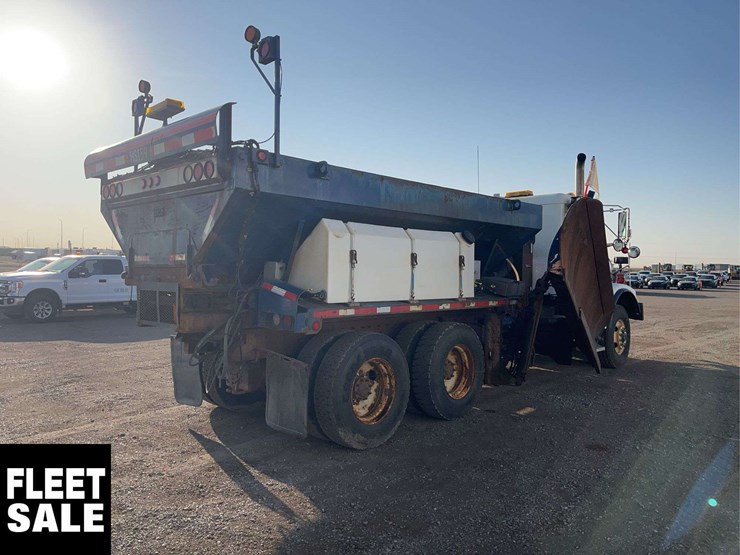 2005-freightliner-fld112-image-4