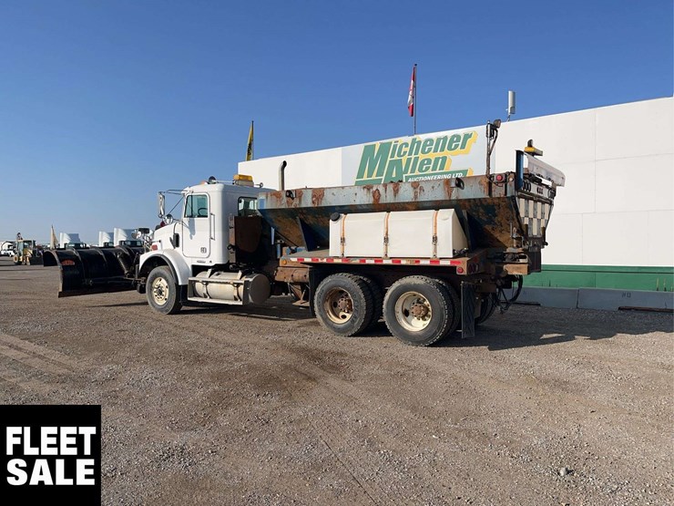2002-freightliner-fld112-image-3
