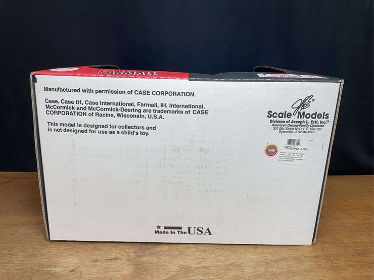 1/8-farmall-450-nib-sm-image-8