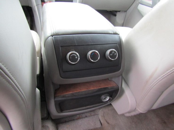 2010-buick-enclave-cxl-image-38