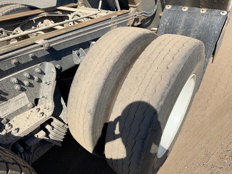 2018-kenworth-t800-image-17