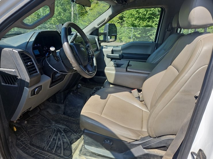 2019-ford-f550-xl-image-36