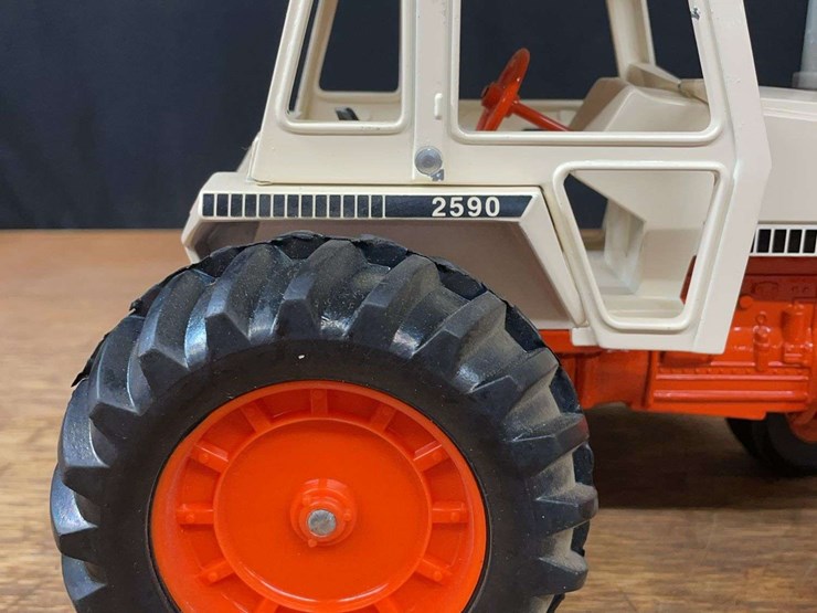 1/16-case-2590-collector-ertl-image-14