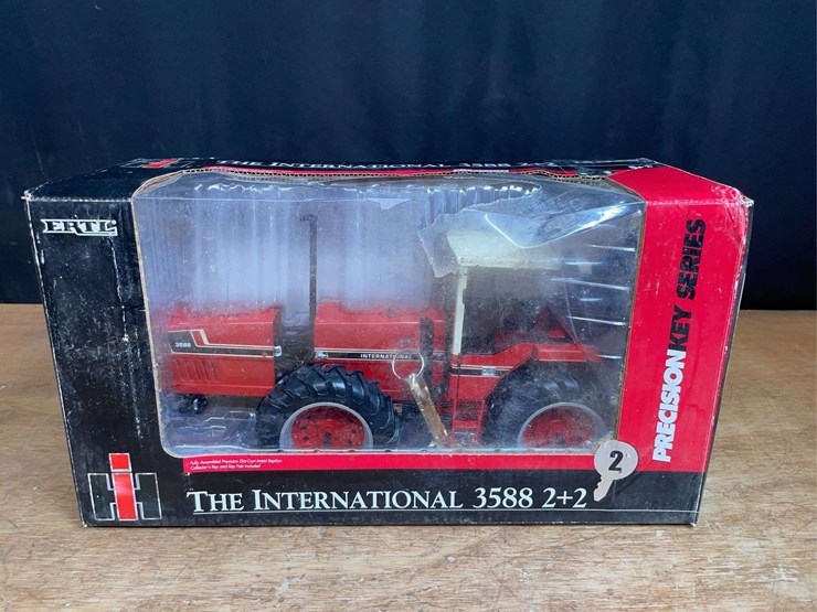 1/16-ih-3588-precision-key-nib-ertl-image-1