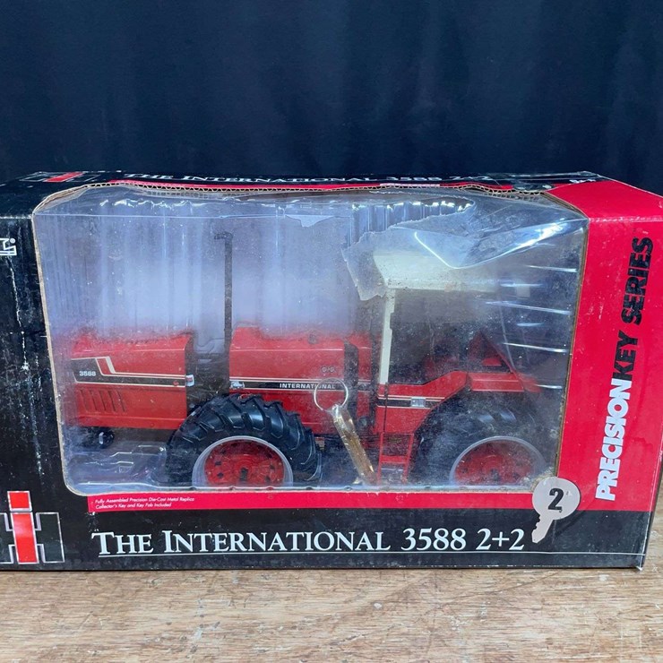 1/16 IH 3588 Precision Key NIB Ertl