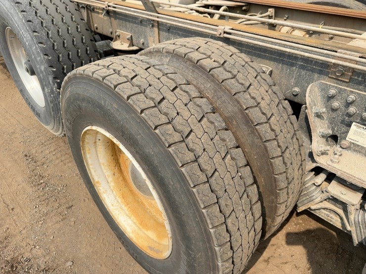 2018-kenworth-t800-image-16
