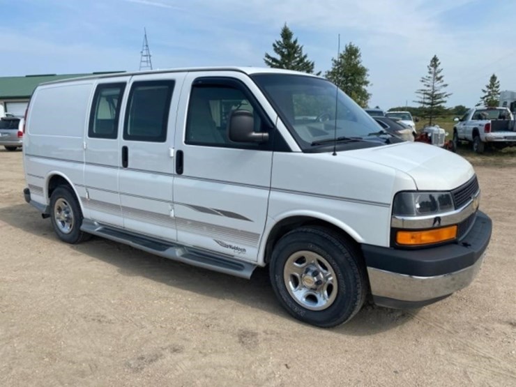 2004-chevy-express-van,-waldoch-crafts-edition,-image-4