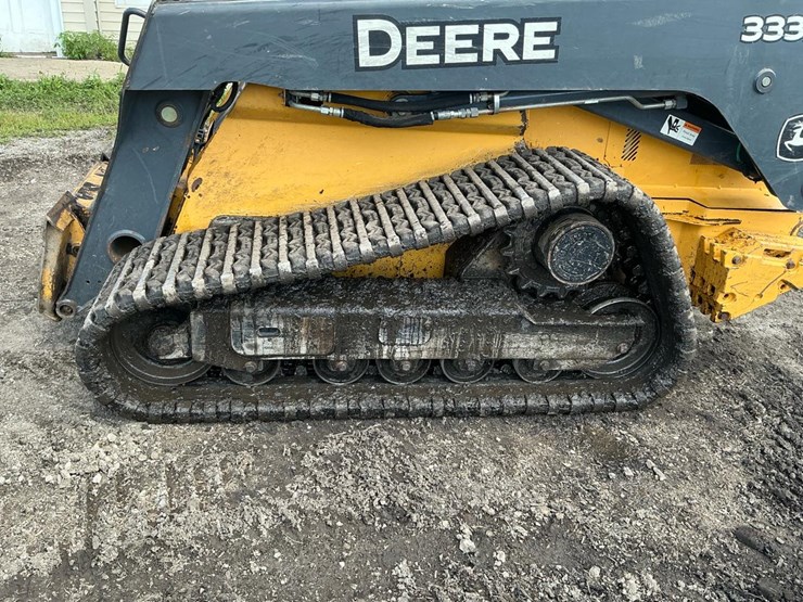 2014-deere-333e-image-23