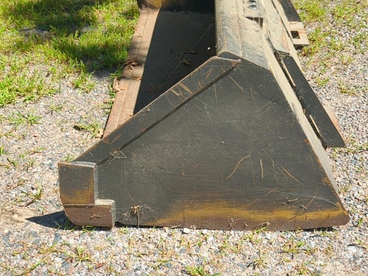 70"-bucket-skid-steer-attachment-image-4