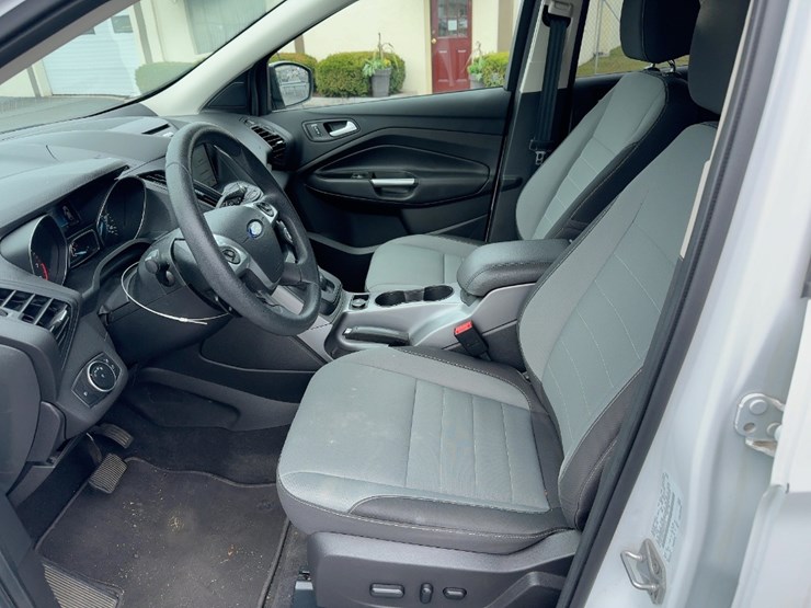 2016-ford-escape-se-image-17