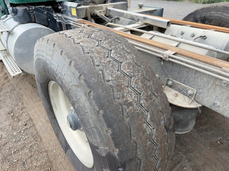 2016-kenworth-t800-image-15