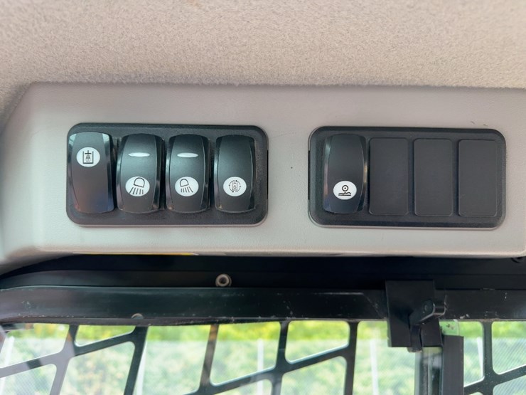 2019-caterpillar-259d-image-25