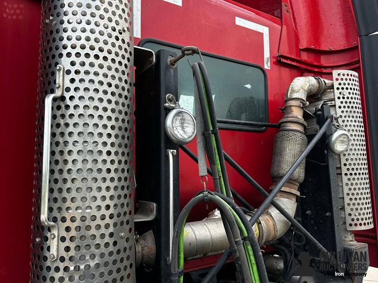 2015-kenworth-t440-image-15