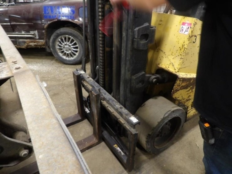 hyster-50-fork-lift-5250lb-lifting-cap,-187in.-ht-image-3