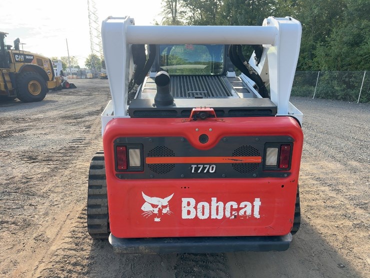 2022-bobcat-t770-image-4