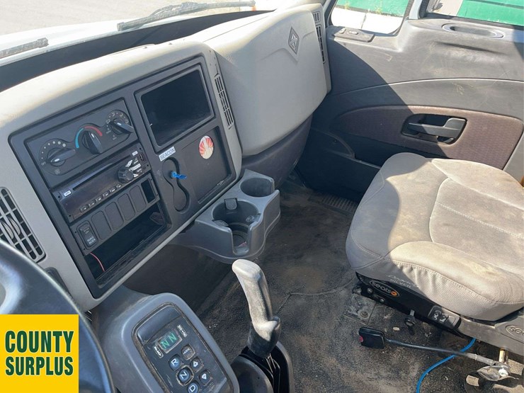 2016-international-durastar-4400-image-10