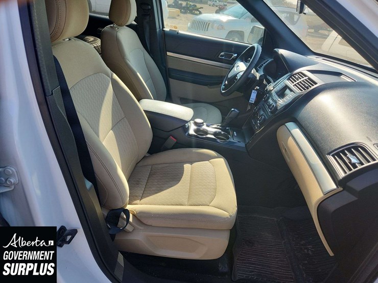 2017-ford-explorer-image-25