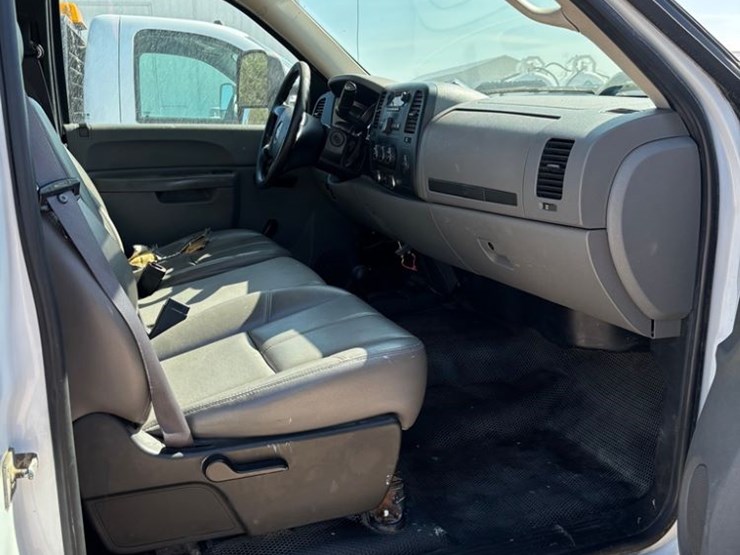 2011-gmc-3500hd-image-5