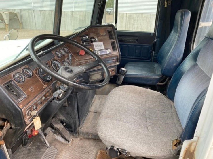 1995-freightliner-fld,detroit-60series,eaton-10sp.-image-62