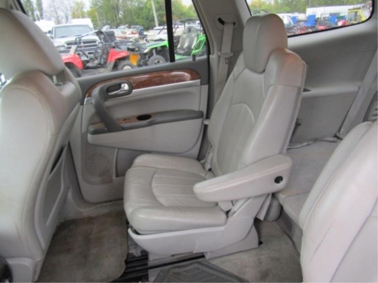 2010-buick-enclave-cxl-image-39