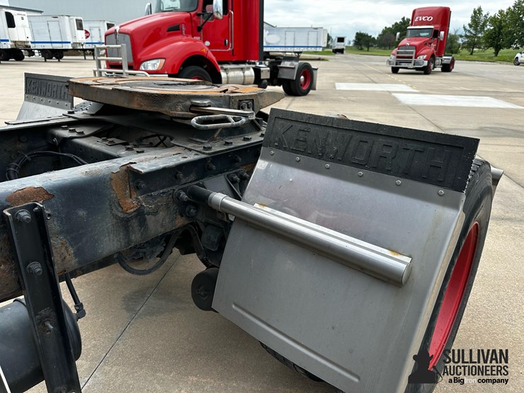 2015-kenworth-t440-image-17