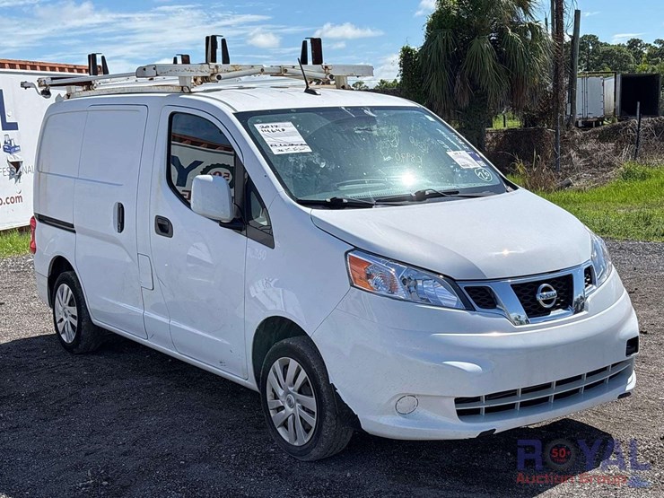 2017-nissan-nv200-image-8