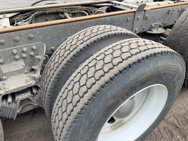 2016-kenworth-t800-image-22