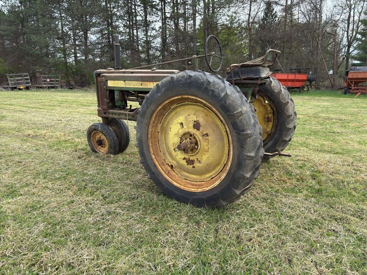 john-deere-b-image-4