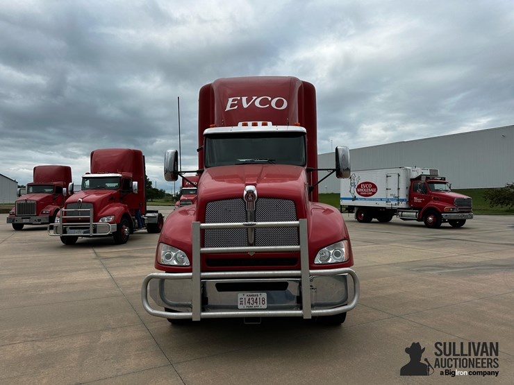 2015-kenworth-t440-image-2