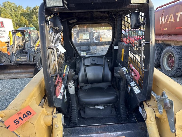 2008-deere-320-image-37