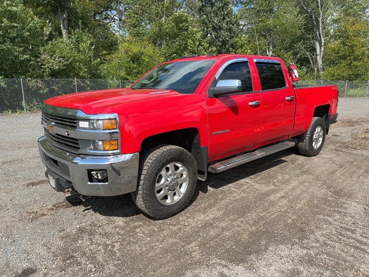 2015-chevrolet-silverado-2500hd-image-1