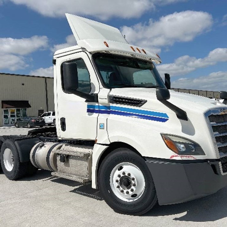 2018 FREIGHTLINER CASCADIA 126