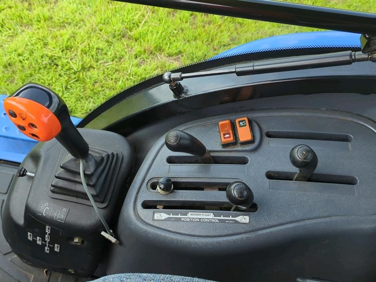 new-holland-tc45da-image-21