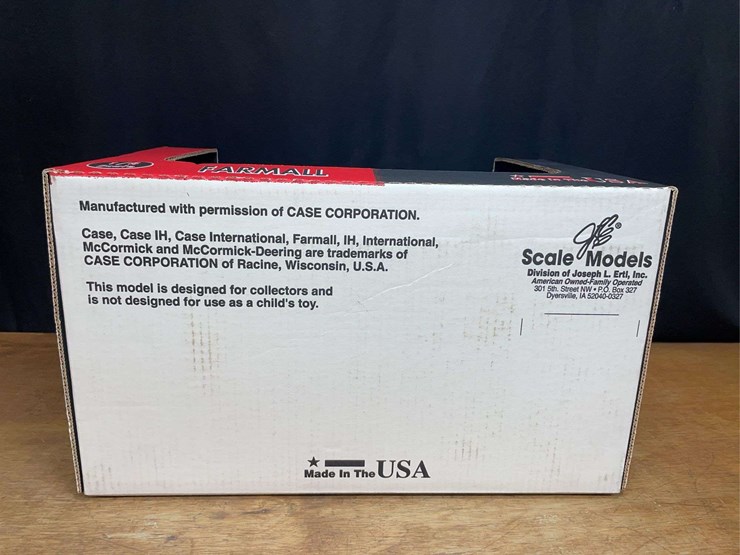 1/8-farmall-m-nib-sm-image-8