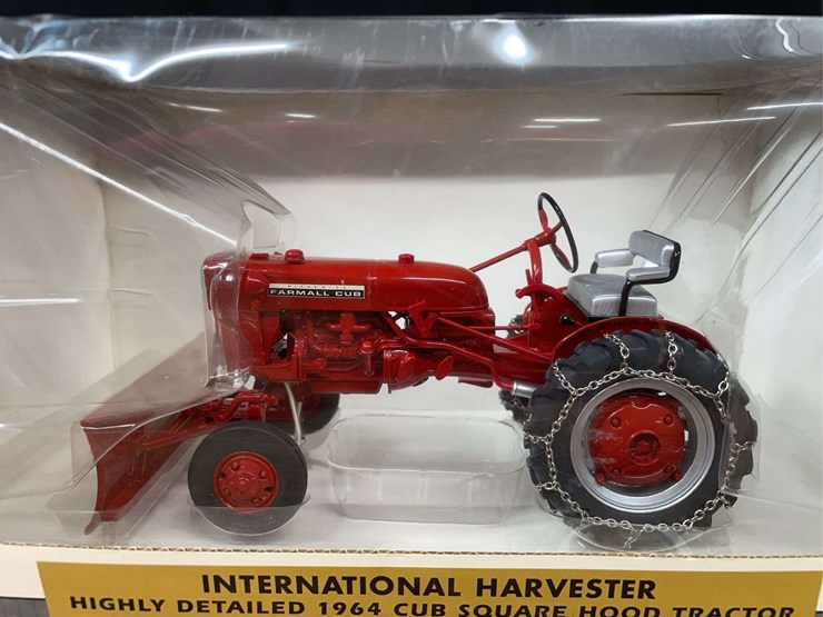 1/16-farmall-cub-w/blade-nib-sc-image-7