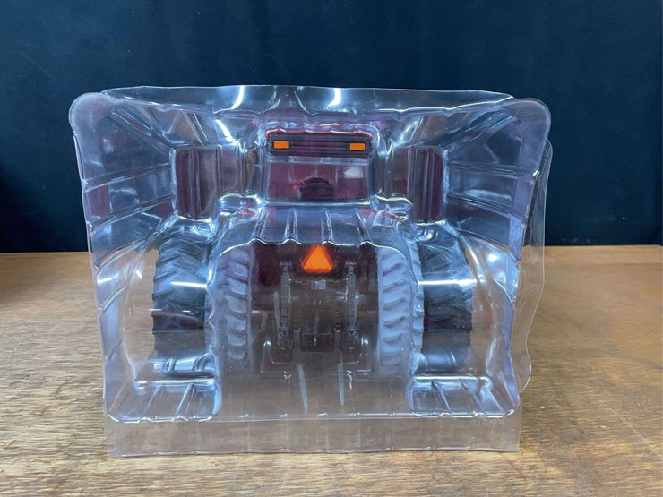 1/16-case-ih-magnum-7140-2012-ttt-nib-ertl-image-4