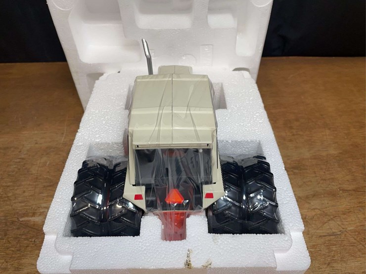1/16-case-david-brown-2390-2008-ttt-nib-ertl-image-7