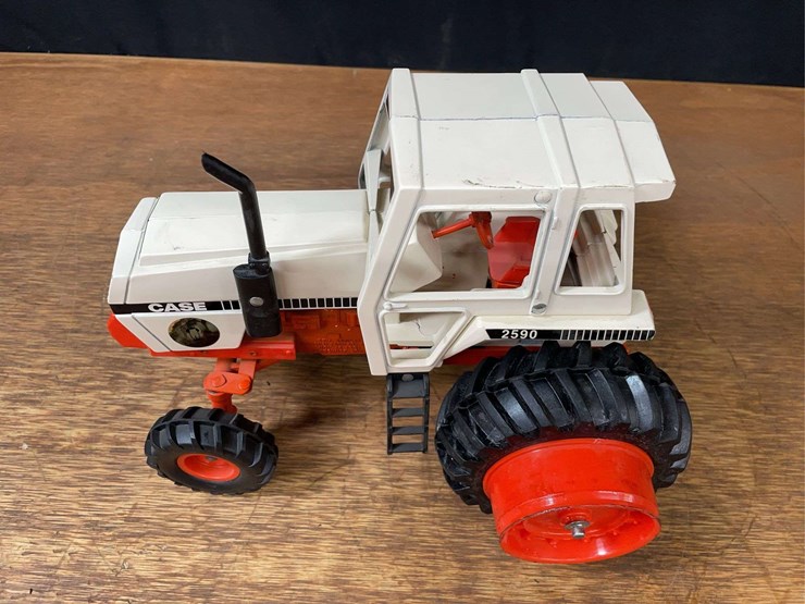 1/16-case-2590-1981-nfts-ertl-image-5