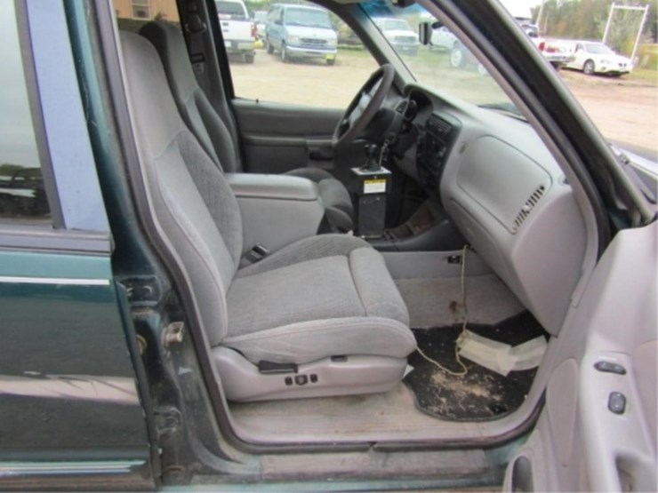 1997-ford-explorer-xlt-image-39