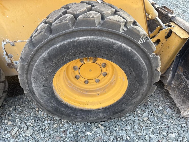 2008-deere-320-image-52