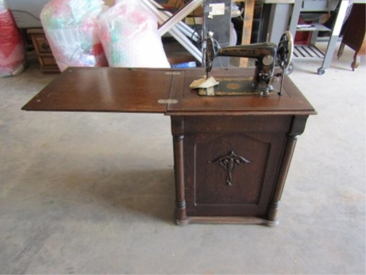 illionois-sewing-machine-co.-new-royal-a-sewing-image-1
