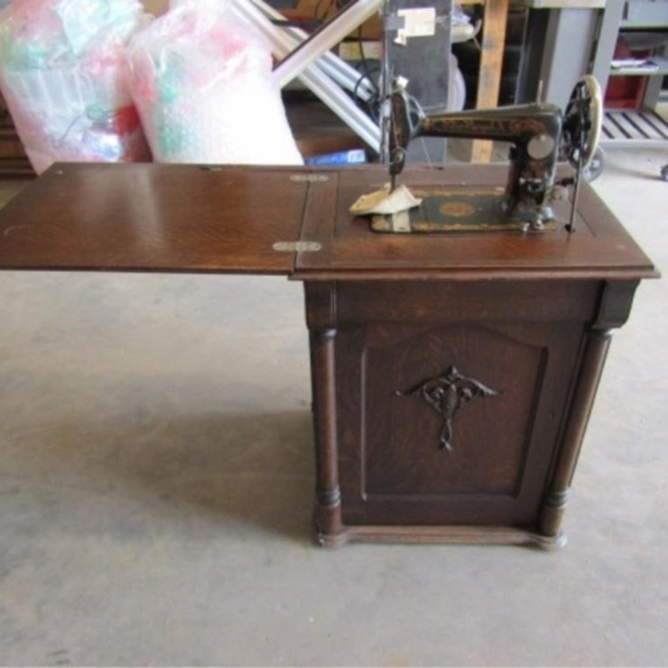 Illionois Sewing Machine Co. New Royal A Sewing