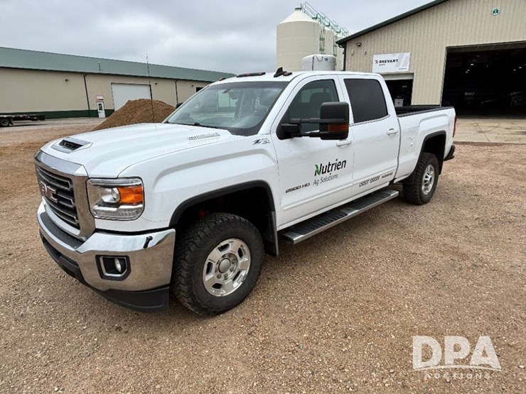 2017-gmc-sierra-2500hd-image-16