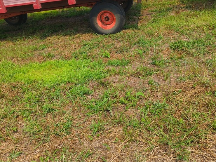 wooden-bale-kicker-rack-wagon-with-jumbo-10-ton-wagon
(stored-inside)-image-9