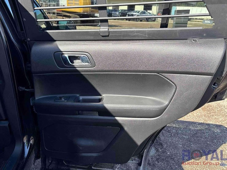 2017-ford-explorer-image-23