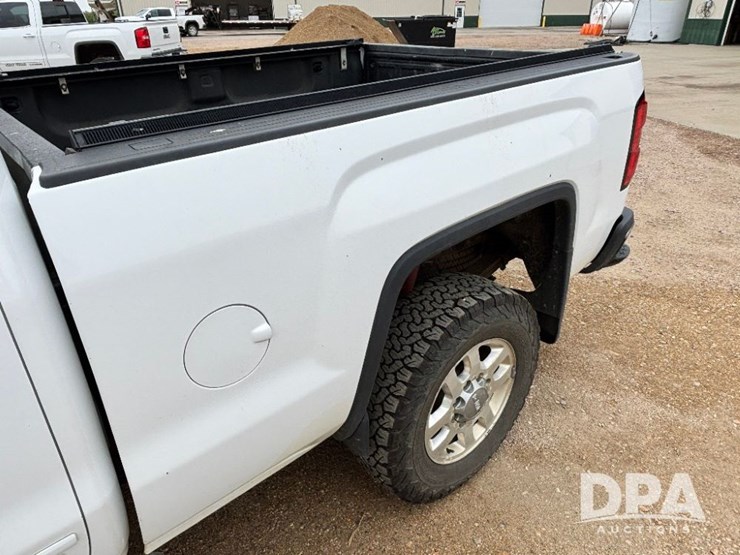 2015-gmc-sierra-2500hd-image-28