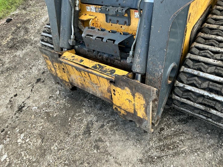 2014-deere-333e-image-21