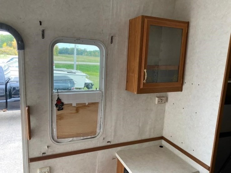 1999-prowler-ls-27-5j-5th-wheel-camper,tandem-axle-image-48