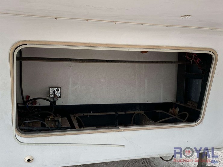 2006-victory-lane-36srv-39ft-tri-axle-5th-wheel-toy-hauler-travel-trailer-image-38