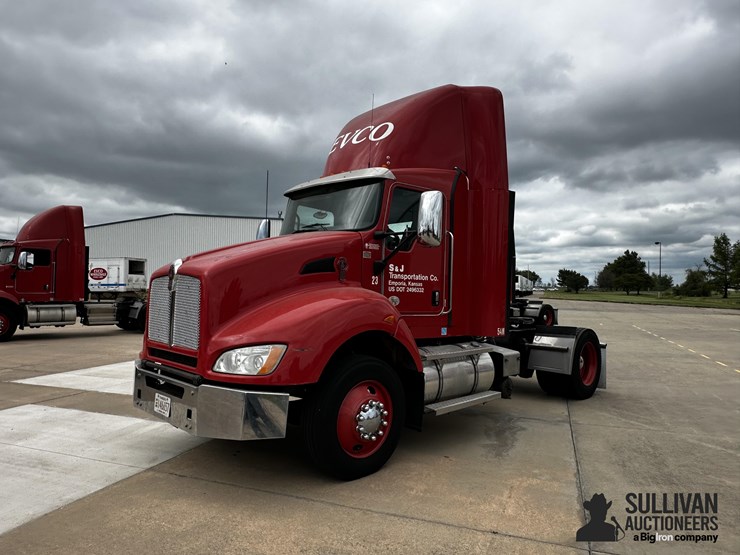 2013-kenworth-t440-image-1